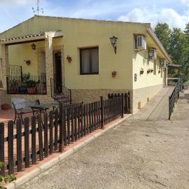 Chalet con piscina, viešbutis mieste Pinoso