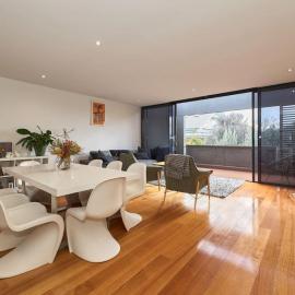 Debonair Townhouse - 150 metres to beach