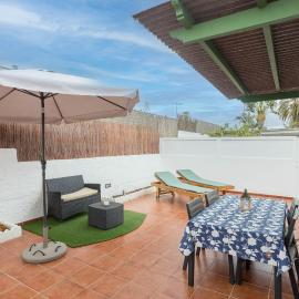 Private Chill-out Terrace Bungalow - Pool, hotel in San Bartolomé