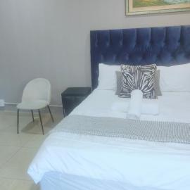 Choosers Express Hotel Room 6, hotel in Rooihuiskraal
