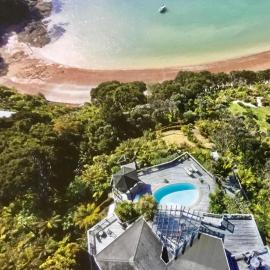 Pomare Beach Chalet, Hotel in Russell