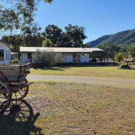 Feathertop Views, hotel i Freeburgh