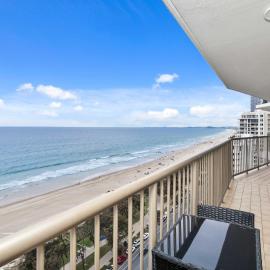 18th Floor Ocean Views at Imperial Surf - Hosted by Coastal Letting Co., hotel in Surfers Paradise