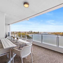 Breathtaking Waterfront Apartment in Mandurah: Mandurah şehrinde bir otel