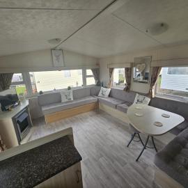 Ruby Cabin Sleeps 6 with Free Parking