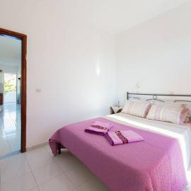 Merryland Studios & Apartments, hotel em Kremasti