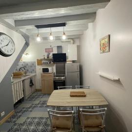 Jolie Maison de Ville, hotel in Saint-Aignan