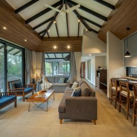 SaffronStays The Glass Grove - Romantic 1BR Glasshouse Retreat with Jacuzzi & Hill Views, hotel in Panchgani