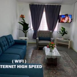 Homestay Mak Serting Tengah, hotel in Batu Kikir
