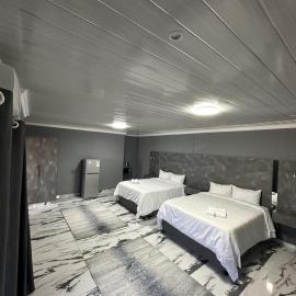 Harry's Luxury Guest House, hotel a Mahikeng