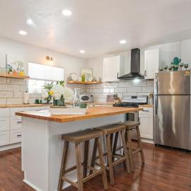 Village House - Hot Tub, Pool, walk to shops