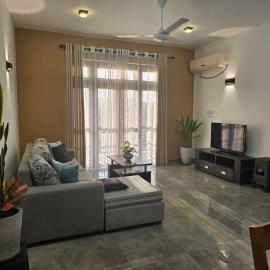 Lakeview Apartment with Modern Interior and Facilities