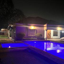 Gem Villa Inn, hotel u gradu 'Lesoma'