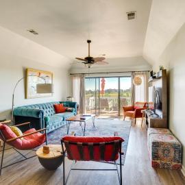 St Helena Island Retreat w/ Deck: Walk to Beach, hotel in Oceanmarsh Subdivision
