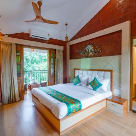 Treebo Green Village Resort with Pool, Goa، فندق في Maneri