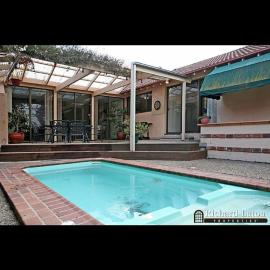 Felicity peaceful home stay: Canberra şehrinde bir otel