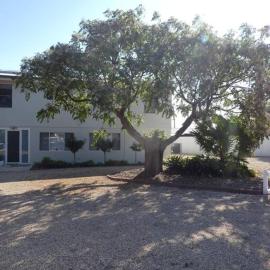 Moonta Bay Stylish large home 3 min walk from beach and jetty, Hotel in Port Moonta