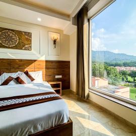 Hotel Nirvana Bliss, Behind Parmarth Niketan