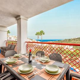 Relax in our luxury home - Terrace, Pool & Parking, hotel din Alcaidesa