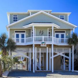Charming Canal Home with Private Heated Pool and Boat Lift、オーシャン・アイル・ビーチのホテル