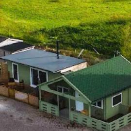 Semi Off Grid Fearless Fox Lodge complete with Log burners, Hot Tub & Sauna, hotel u gradu Altham
