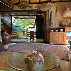 French Polynesia Secret House avec jacuzzi et piscine partagée, отель в городе Муреа