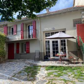 Maison Familiale Style Chalet - Centre village, hotel in Formiguères
