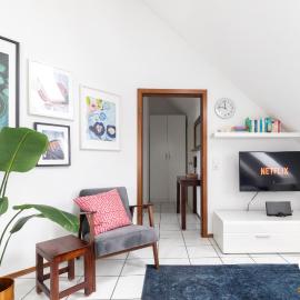 ÄSTAY - BoxSpring auch als Einzelbetten, voll ausgestattete Küche, Eco-Friendly, Radfahren & Wandern, inkl XL Parkplatz, hotell sihtkohas Hemsbach