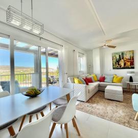 Viesnīca Stunning apartment with overflow pool and golf view pilsētā Susina