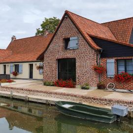 Au chemin du paradis Gîte de 10 personnes 4 Etoiles، فندق في Saint-Martin-lez-Tatinghem