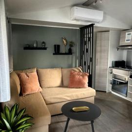 Viesnīca Joli Bungalow 464, 4-6 pers, wifi, terrasse, Camping Siblu Lac des Rêves Lattes pilsētā Perola