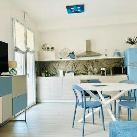 Maison Jula Confort, Relax e Libertà, Cinquale, hotelli kohteessa Cinquale