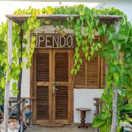 Coconut Mafia Island Bungalows, hotell i Utende