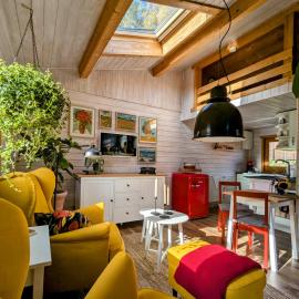Wichtelhaisl Rittersgrün im Erzgebirge - Entspannen im fröhlichen Tiny House - umzäunter Naturgarten-Hunde willkommen-Terrasse-Elektroauto laden, hotel in Arnoldshammer