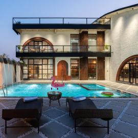 StayVista at Whispering Arc with Private Pool & Free Breakfast, khách sạn ở Rāmnagar