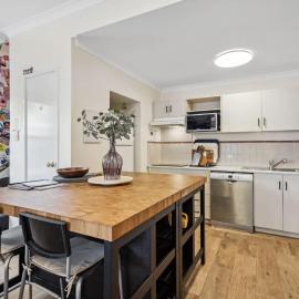 Spacious 3-Level Townhouse with Pool in Northbridge