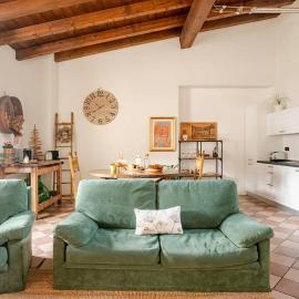 Dimora Perla di Villa - Spacious Wine Estate Retreat near Bernina Express