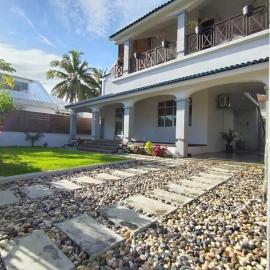 Beach Hive, hotel in Blue Bay