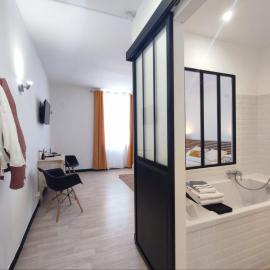 La Chambre Jaune - Chambre avec salle de bain，克勒斯河畔阿讓通的飯店