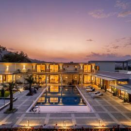 Middle Earth by Vieda - Part of StayVista with Pool, hotel v mestu Karjat