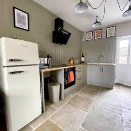 TudorRose Townhouse - A New Unique Town Centre Home