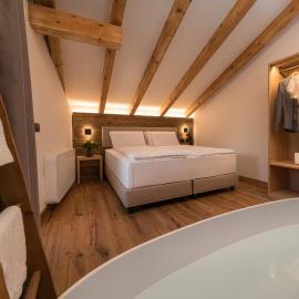 Green Hotel Genzianella, hotel a Roncone