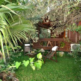 Spa Chalets In Olive Grove, hotelli kohteessa Eli Ad