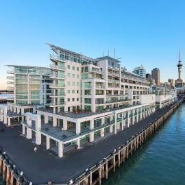 Seaview Waterfront Hotel Apt