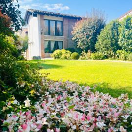 Maison Jardin, hotel a Ostiano