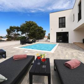 Vila Beny, hotel din Vir