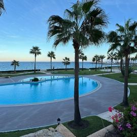 Your Coastal Escape Awaits! Beachfront Bliss 30 second walk to the beach! Marina Beach