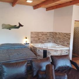 LOBOS DEL BOSQUE CON JACUZZi, hotel en Punta del Diablo