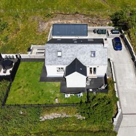 Carloway Self Catering, 5A Upper Carloway, Isle of Lewis, Outer Hebrides - Off grid, outdoor, wood fired hot tub and infra red sauna, hotel a Carloway