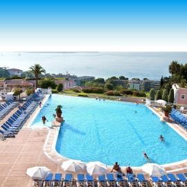 Stunning condo with SEA VIEW Balcony & SWIMMING POOL, готель у Каннах